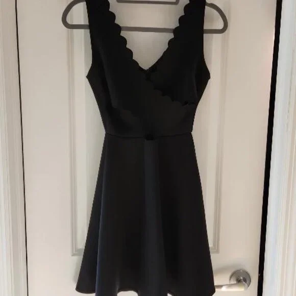 Aqua Black Scalloped V-neck Mini Dress XS - Picture 1 of 6